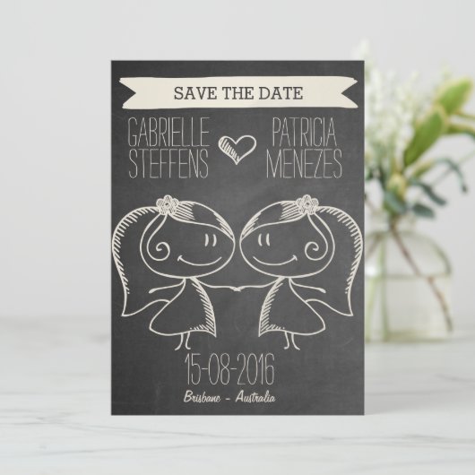 Doodle Couple op Blackboard Lesbian Save the Date (Staand voorkant)
