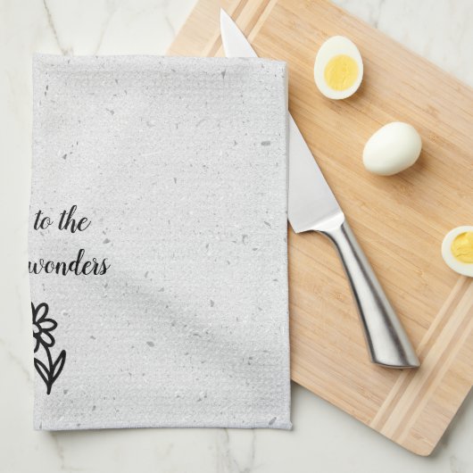 Doodle Daisy en Quote op Terrazzo Theedoek (Quarter Fold)