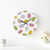 Doodle donuts patroon, naadloos ontwerp. grote klok (Huis)
