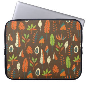 Doodle Hand Drawn Tropical Pattern met Leaves on Laptop Sleeve