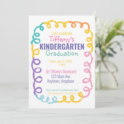 Doodle Kindergarten Uitnodiging voor afstudeerfees (Staand voorkant)