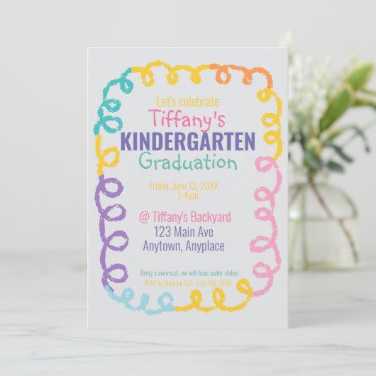 Doodle Kindergarten Uitnodiging voor afstudeerfees (Staand voorkant)