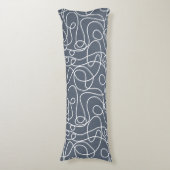 Doodle Line Art Patroon | Wit op blauw-grijs Lichaamskussen (Voorkant Verticaal)