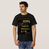 Doodsknecht Bewaarder van de Arcane Kennis T-shirt (Voorkant volledig)