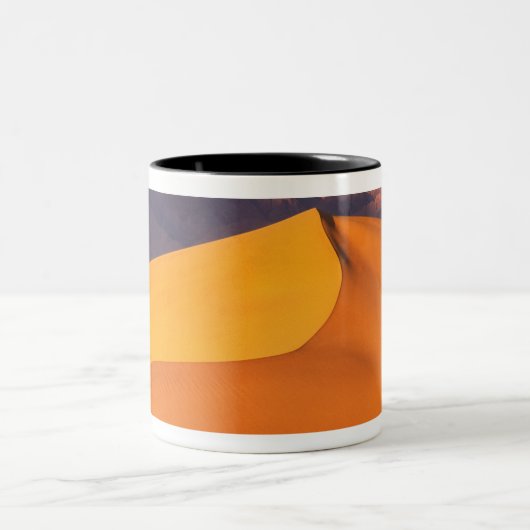 Doodvallei in Dawn. Californië Tweekleurige Koffiemok (Center)