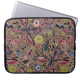 Doogavebeestjes op mochasbruin laptop sleeve
