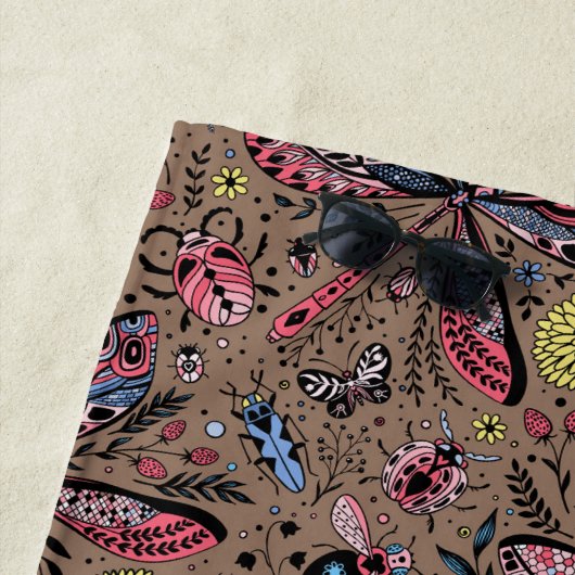 Doogavebeestjes op mochasbruin strandlaken (In situ)