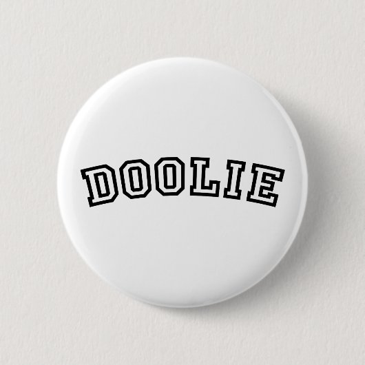 DOOLIE RONDE BUTTON 5,7 CM (Voorkant)