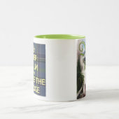 Doon: Kalm houden en de Brug kruisen Tweekleurige Koffiemok (Center)