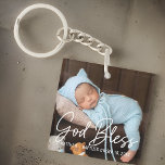 Doop God zegene eenvoudige elegante moderne Baby F Sleutelhanger<br><div class="desc">Dit eenvoudige en moderne ontwerp is samengesteld uit serif typografie en voeg aangepaste foto's toe,  voeg de naam van de baby en maand en jaar van de doop toe</div>