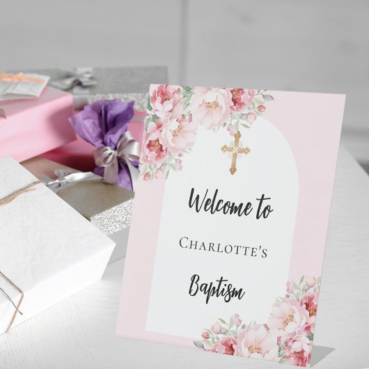 Doop roze bloemen boogmeisje welkom reclamebord met voetstuk