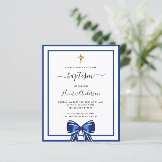 Doopsel jongen koninklijk blauw witte boog uitnodi (Staand voorkant)