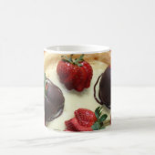 Door chocolade gedekte aardbeiboombessen Cheesecak Koffiemok (Center)