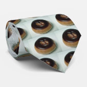 Door chocolade gedekte donut van Delicious Stropdas (Opgerold)