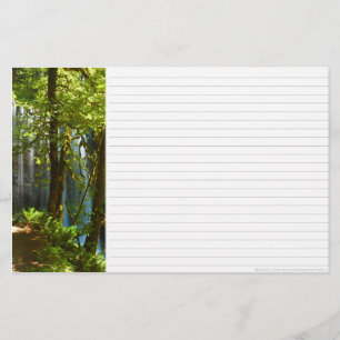Door de bomen naar het stationarium briefpapier