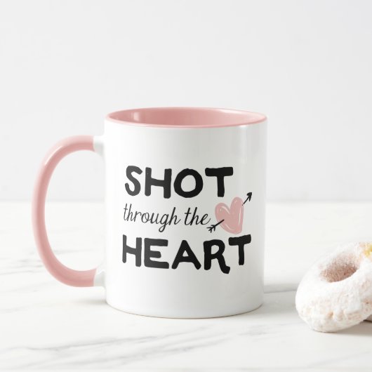 Door de Mok van de Valentijnsdag van het hart (Met donut)