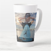 Door de mok van de zon latte (Rechterhoek)