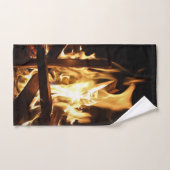 Door de vlammen bad handdoek (Handdoek)