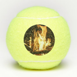 Door de vlammen tennisballen