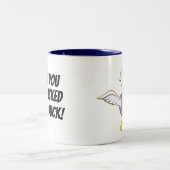 Door Duck geschopt. Oekraïense Cartoon Duck Mok (Center)