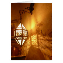 Door het licht van de lantaarn