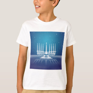 Door sterren verlicht Menorah II T-shirt