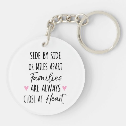 Door zij of Miles Afzonderlijke Families zijn dich Sleutelhanger (Achterkant)