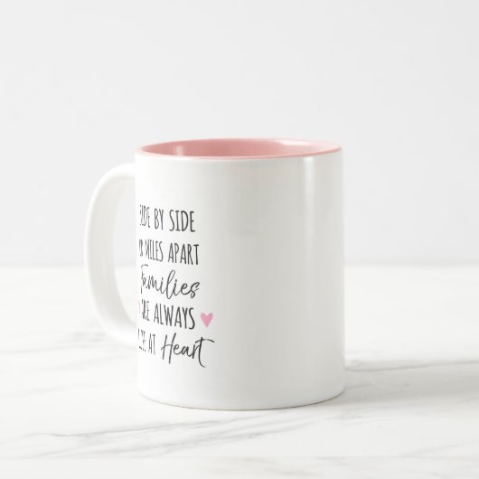 Door zij of Miles Afzonderlijke Families zijn dich Tweekleurige Koffiemok (Voorkant links)