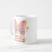 Doorgaan met vlindervlinder koffiemok (Voorkant links)