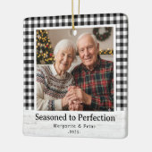 Doorgewinterd naar perfectie – Grootouders Foto Keramisch Ornament (Links)