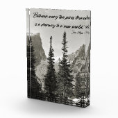 Doorweg naar een nieuwe wereld in de bergen fotoblokken (Rechts)