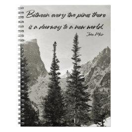 Doorweg naar een nieuwe wereld in de bergen notitieboek