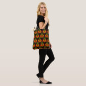 Doos met pompelkop, vergrendelingspatroon tote bag (Op model)