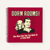 Dorm Room: Meest vun Twin Bed Notitieboek (Voorkant)