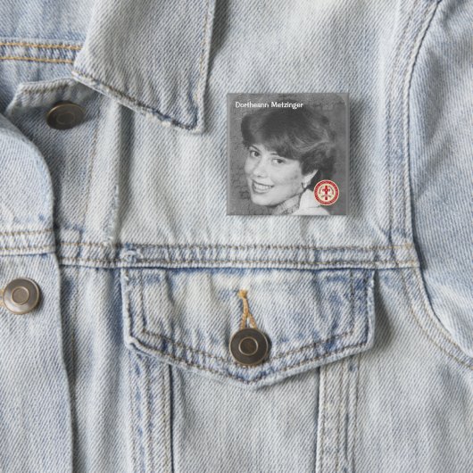 Dortheann Metzinger Vierkante Button 5,1 Cm (In situ)