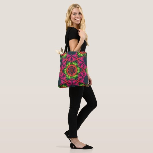 Dot Mandala Flower Pink Green en Oranje Tote Bag (Op model)