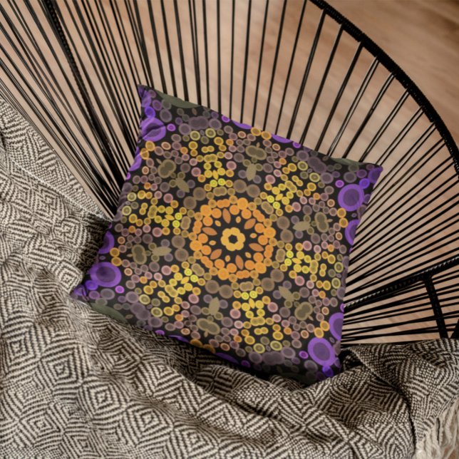 Dot Mandala Flower Yellow en Paars Kussen (Creator heeft geüpload)