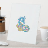 Dot, Sherpa Blue, Golden Sand Design Reclamebord Met Voetstuk (Insitu)