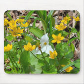 Dotterbloemen met een Trillium Muismat (Voorkant)