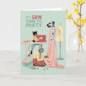 Dotty Dog naait tijd om verjaardag te vieren Kaart (Gele Bloem)