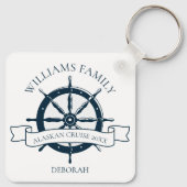 Douane Familie Cruise Ship Nautical Wheel Monogram Sleutelhanger (Achterkant)