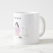 douane, meisje drink koffie, schets, grote koffiekop (Voorkant rechts)