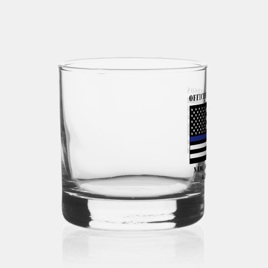 Douane-politieagent voor politie met blauwe lijn whisky glas (Rechts)