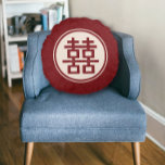 Douanenaam Dubbele Xi Chinese Bruiloft Ronde Kusse Rond Kussen<br><div class="desc">De "Custom Names Red Double Xi Chinese Wedding Sierkussen" is een gepersonaliseerd en zinvol accent voor uw bruiloft decor. Dit kussen heeft een "Double Xi" symbool in een levendige rode kleur, samen met aangepaste namen om de speciale gelegenheid te herdenken. Met zijn zachte en comfortabele stof is dit kussen een...</div>