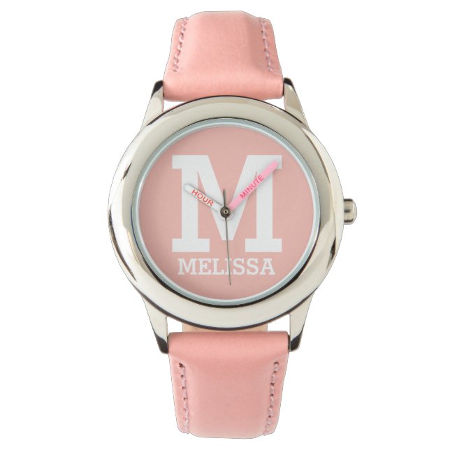 Douanenaam en Monogrammed Vette Typografie Roze Horloge (Voorkant)