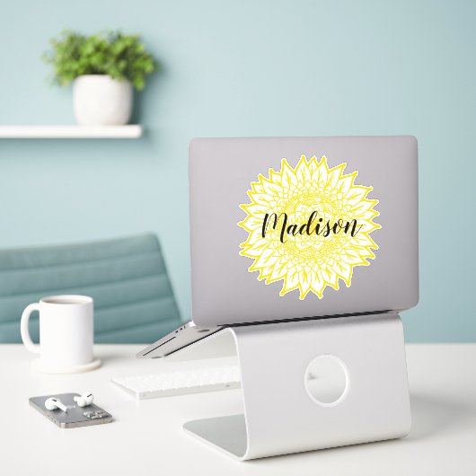 Douanenaam Geel Zonnebloem Bloem Mandala Sticker (Laptop op bureau)