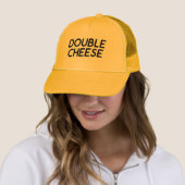 DOUBLE CHEESE: leuke slogan-typografische trucker Trucker Pet (In situ)