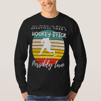 Double Hockey Stick Delight: Omarm de schoonheidss T-shirt