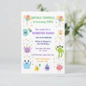 Double the Fun Twin Birthday Invitation – Bewerkba RSVP Kaartje (Staand voorkant)