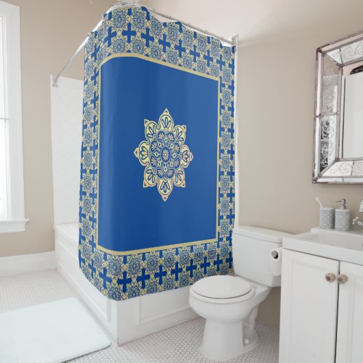 Douchegordijn blauw en goud medaillon (In situ)